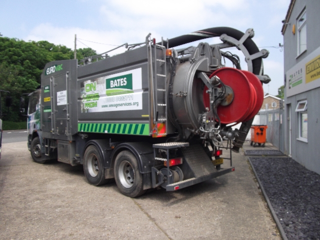 NEW LORRY JET VAC AND EURO VAC TO FRONT OF BUILDING 076